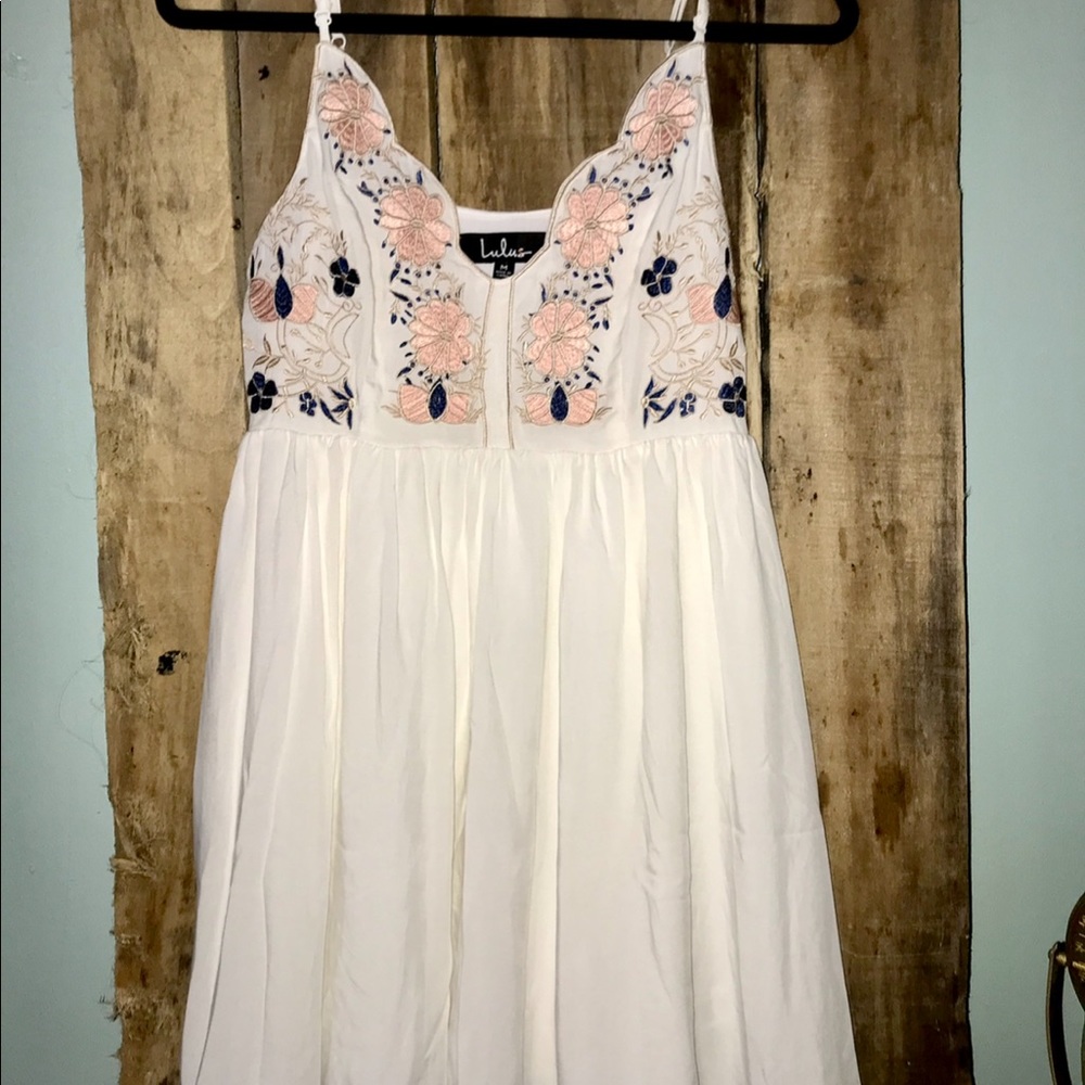 beautiful white flower embroidery dress!